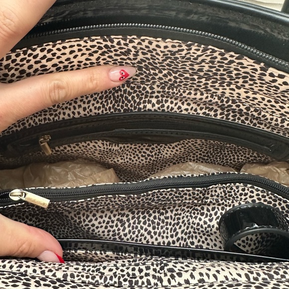 Beautiful patent black purse *NEW - Picture 5 of 5